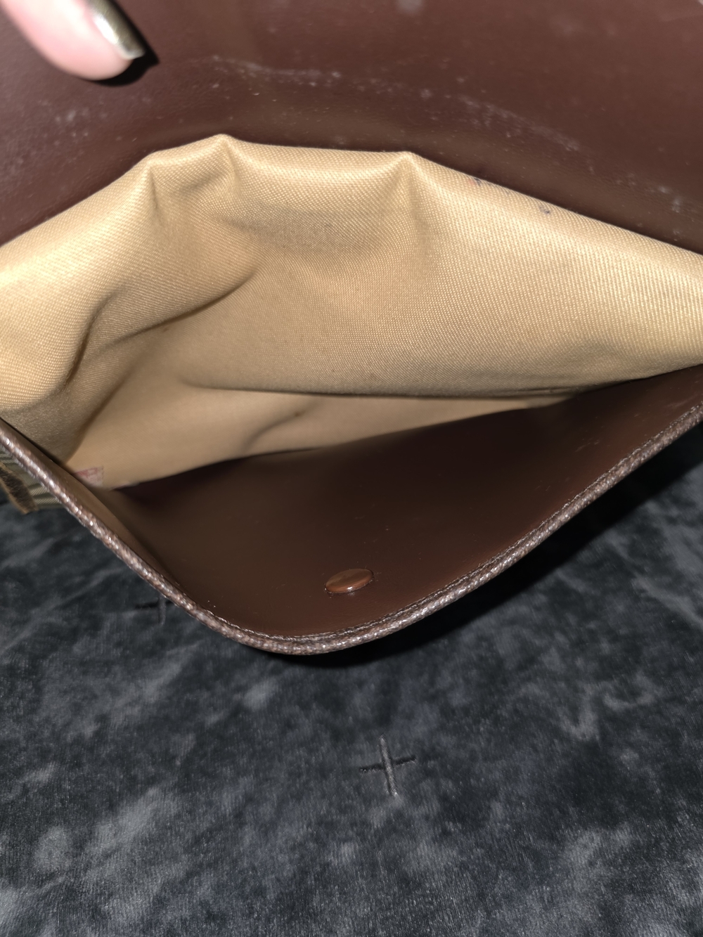 Burberry's Vintage Classic Beige Check Pouch with Brown Leather Flap - Picture 7 of 11